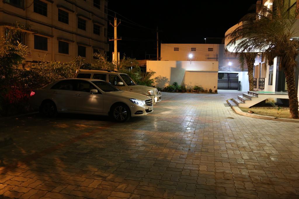 Pine Tree Aparthotel Канчипурам Стая снимка