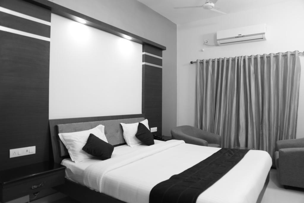 Pine Tree Aparthotel Канчипурам Стая снимка