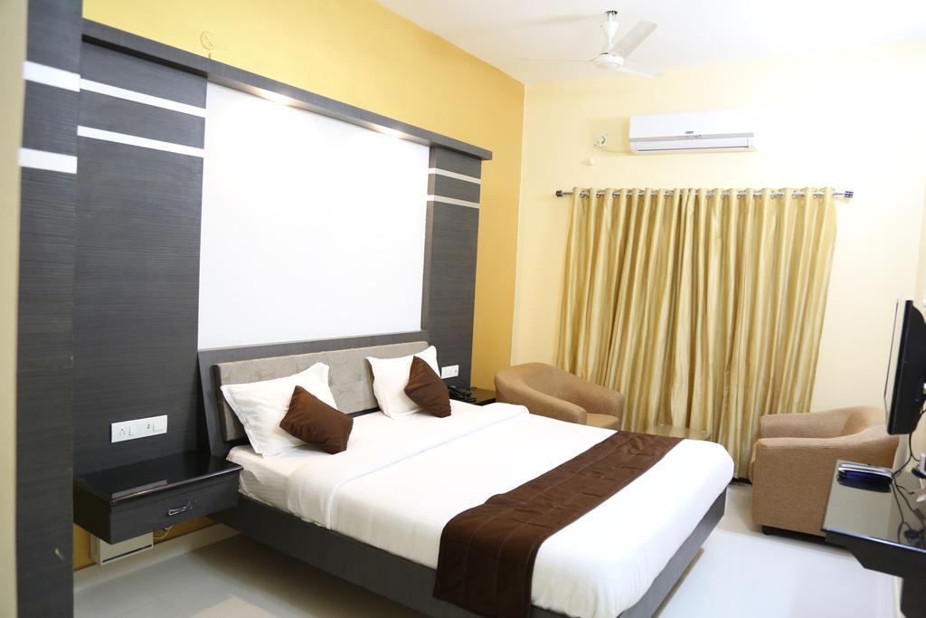Pine Tree Aparthotel Канчипурам Екстериор снимка